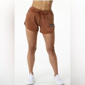 Alphalete Very Terry Heavyweight Washed Shorts – Rust Brown | Size Small